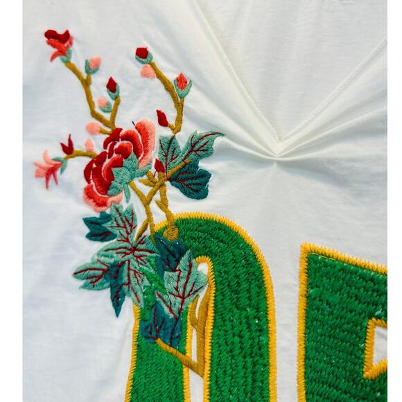 Johnny Was V-Neck Wildcats Embroidered Tee in White Floral Jersey Size Small - Picture 4 of 7